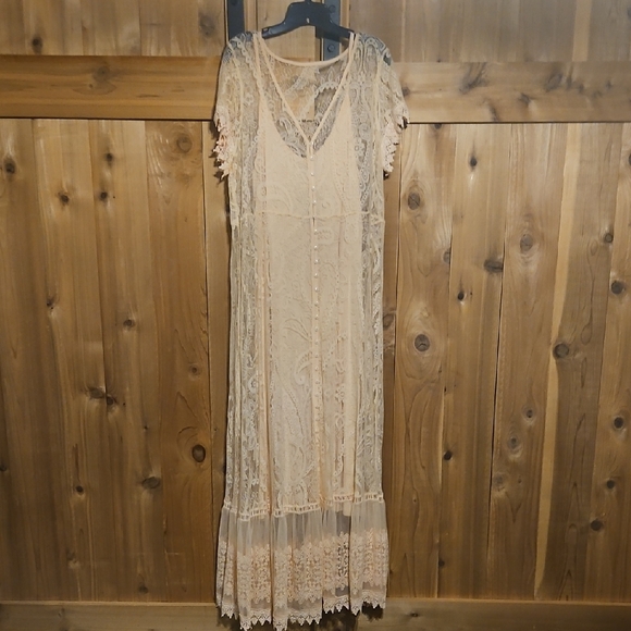 torrid Dresses & Skirts - Torrid Cream Lace Maxi Dress